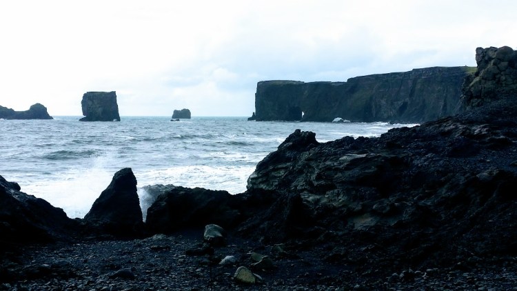 cap-dyrholaey-falaise